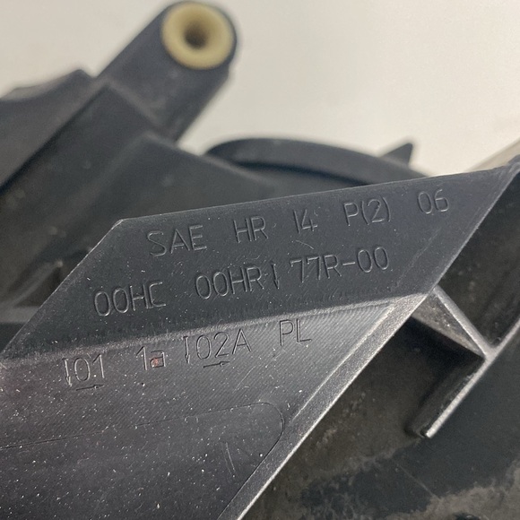 Mercedes Benz C Class Headlight 2008 2009 2010 2011 Driver Left Side (Used) - Picture 14 of 14